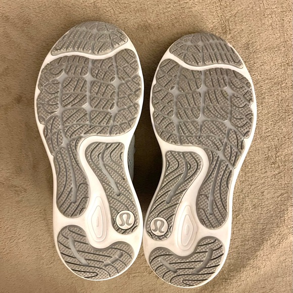 Like New Lululemon Blissfeel Run - Women - Picture 5 of 7